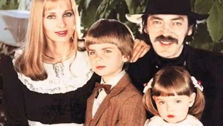 Михаил Боярский с семьёй.