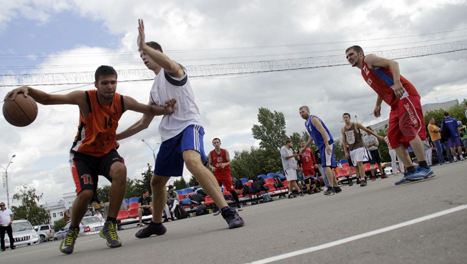 Соревнования по стритболу в Барнауле.