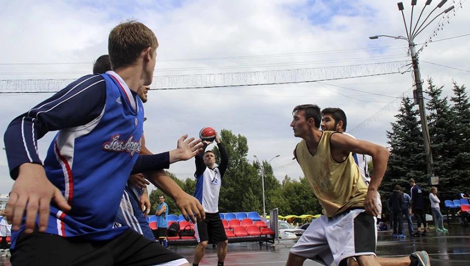 Соревнования по стритболу в Барнауле.