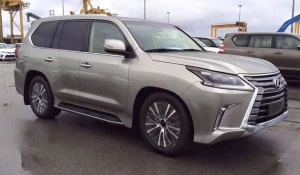 Lexus LX 570 2016 модельного года.