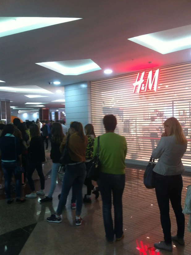 На открытии магазина H&M в Барнауле.