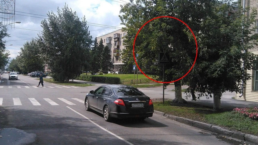 &quot;Знак-невидимка&quot; на перекрестке улиц Горького и Никитина в Барнауле