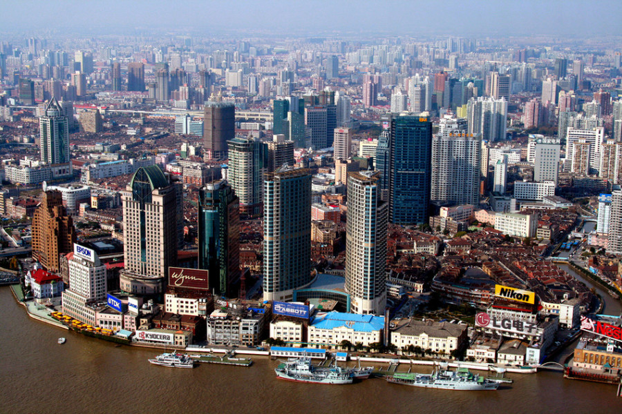Шанхай. Китай. Плотность населения здесь составляет 18 630 человек на квадратный километр, а общее количество людей — около 14 млн