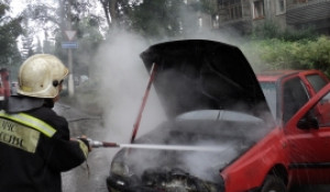 В Барнауле загорелся автомобиль.