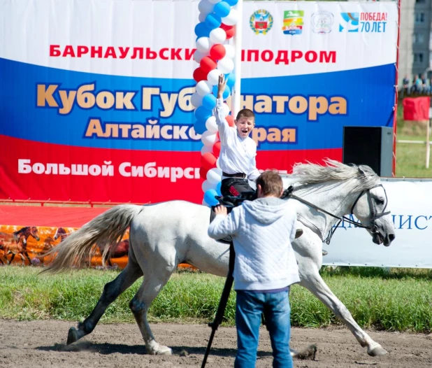 На Барнаульском ипподроме прошли конноспортивные соревнования в рамках III этапа Большого сибирского круга.