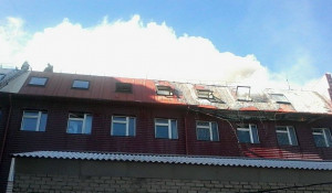 В Барнауле горит здание Пенсионного фонда.