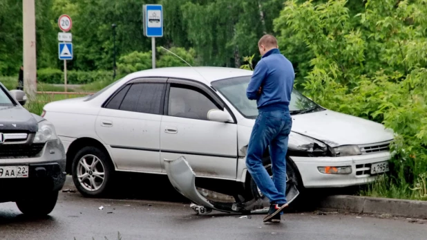 Автомобиль после ДТП в Барнауле