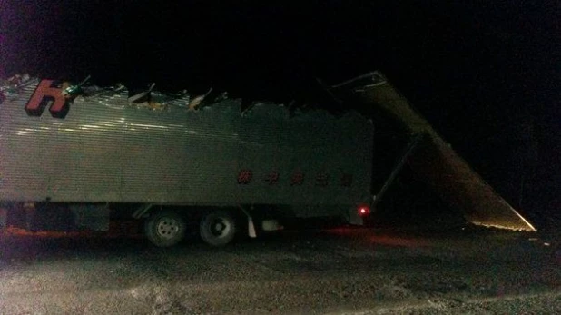 ДТП с грузовиком на въезде в Барнаул.