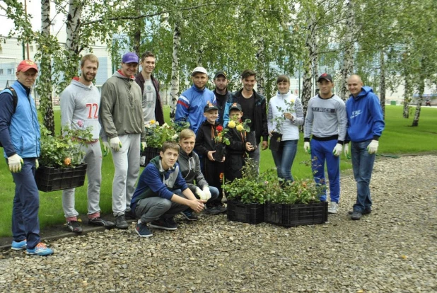 Спортмены благоустраивают барнаульский парк спорта. 22 августа 2015 года.