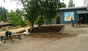 Благоустройство детской площадки в Барнауле.