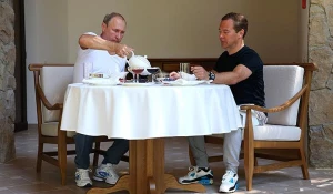 Встреча Путина и Медведева в Бочаровом ручье. Сочи, 30 августа 2015 года.