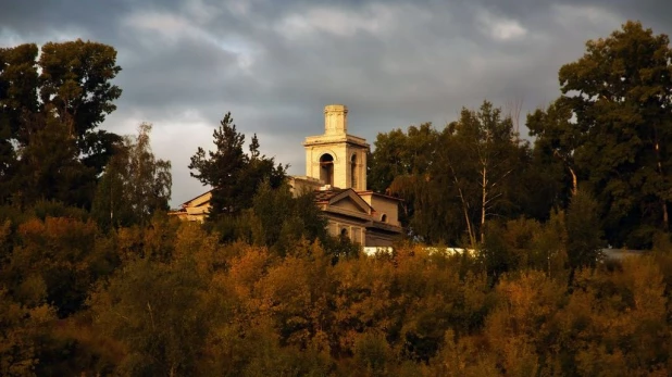 Храм в Нагорном парке.