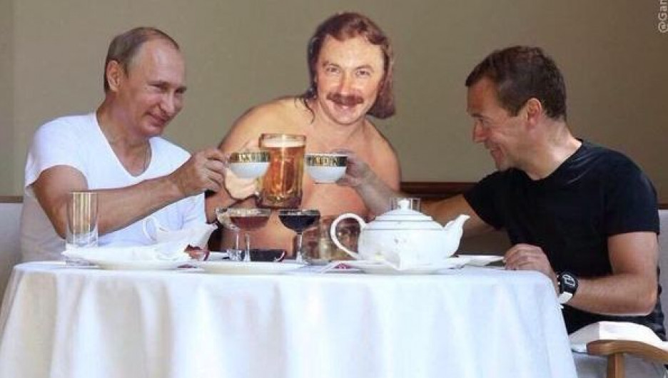 Фотожабы на тренировку и чаепитие Путина и Медведева в Бочаровом ручье.