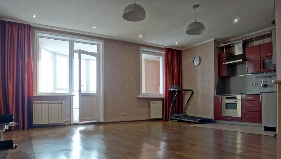 Самая дорогая квартира-студия в Барнауле отремонтирована обычными отделочными материалами.