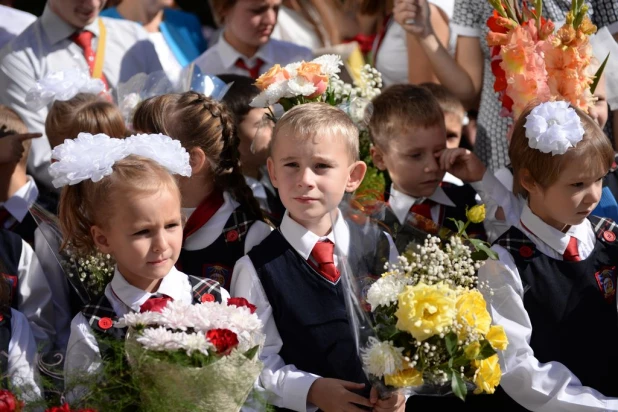 День знаний в 123-й гимназии. Барнаул, 1 сентября 2015 года.