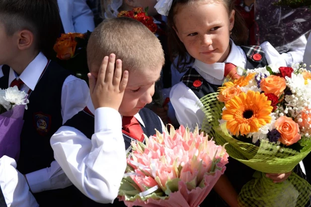 День знаний в 123-й гимназии. Барнаул, 1 сентября 2015 года.