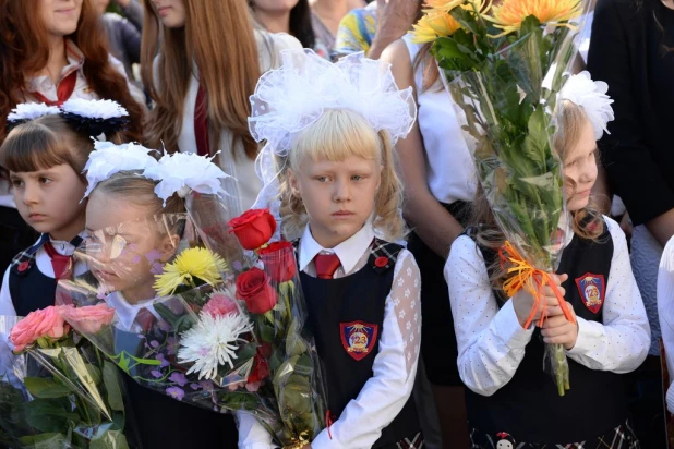 День знаний в 123-й гимназии. Барнаул, 1 сентября 2015 года.