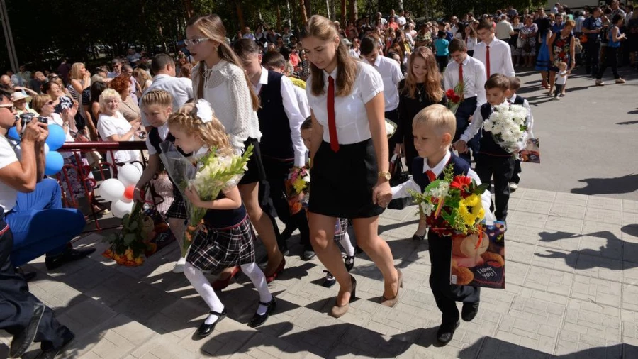 День знаний в 123-й гимназии. Барнаул, 1 сентября 2015 года.