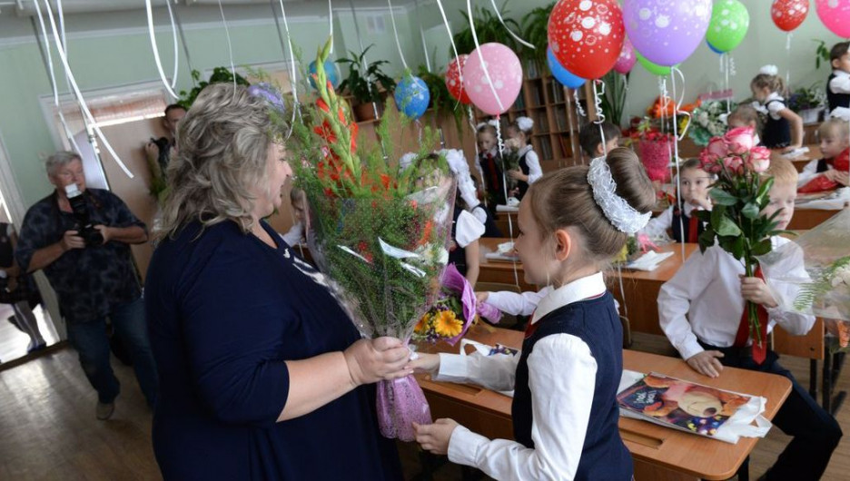 День знаний в 123-й гимназии. Барнаул, 1 сентября 2015 года.