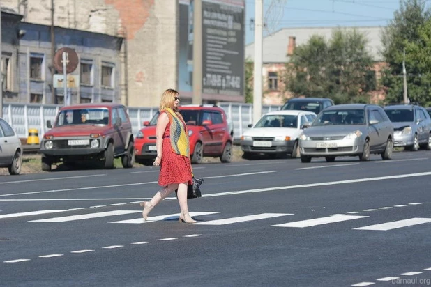 В Барнауле дорожники закончили ремонт проспекта Калинина.