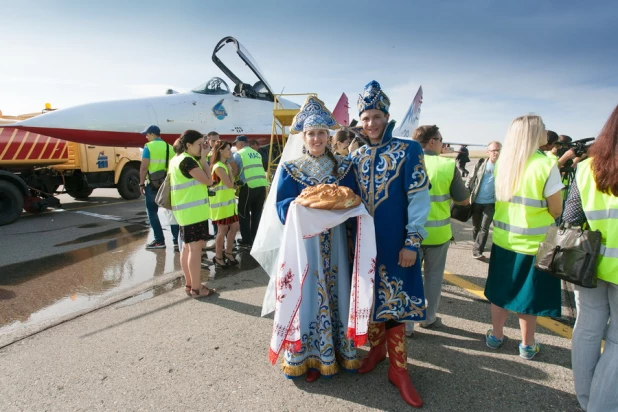 В Барнаул прилетели "Стрижи". 2 сентября 2015.