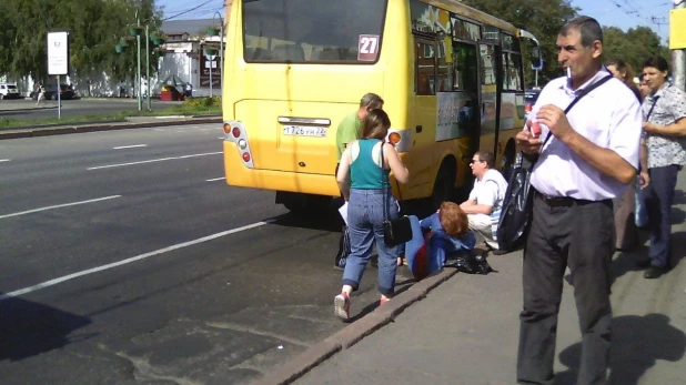 В Барнауле травмирована женщина.