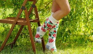 Теплые аксессуары из коллекции прошлого сезона в начале осени продают по старым ценам.