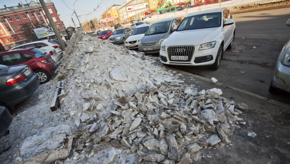 Уборка снега в Барнауле.