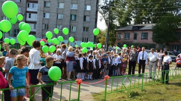 Открытие детской площадки в Барнауле.