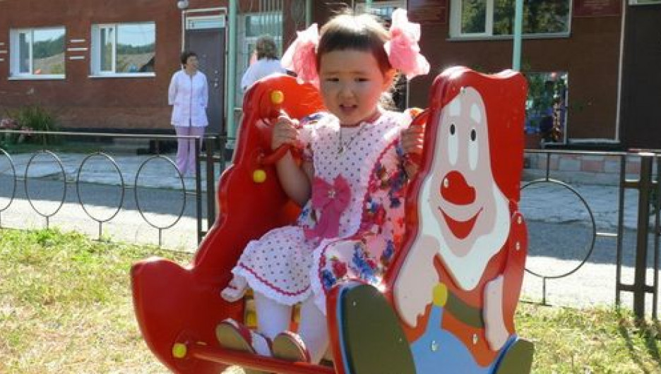 В Манжероке фонд Натальи Водяновой построил игровую площадку для Дома ребенка.