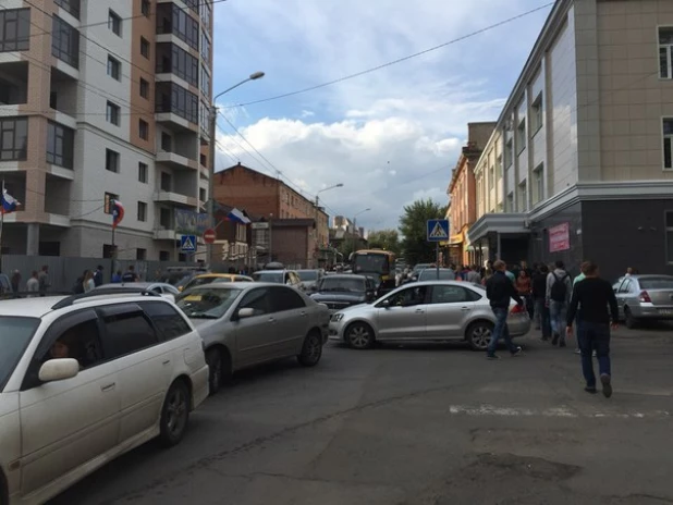 В День города в центре Барнаула образовалась огромная пробка.