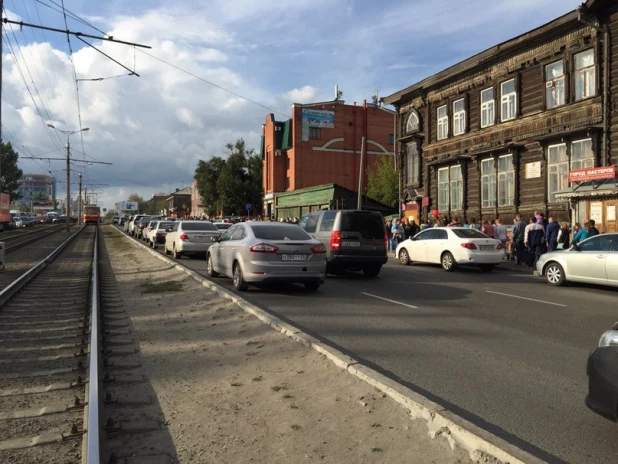 В День города в центре Барнаула образовалась огромная пробка.