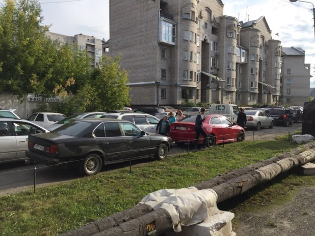 В День города в центре Барнаула образовалась огромная пробка.