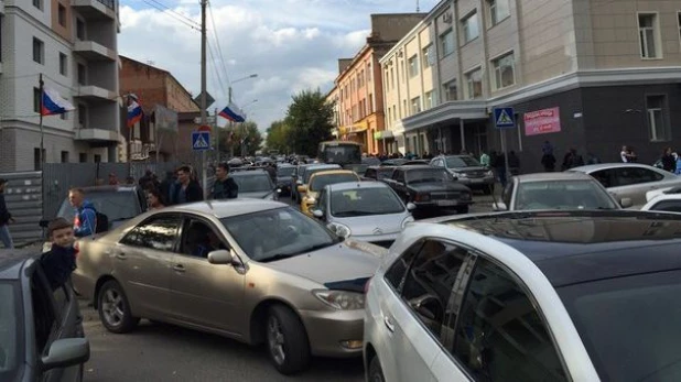 В День города в центре Барнаула образовалась огромная пробка.