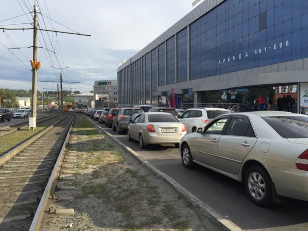 В День города в центре Барнаула образовалась огромная пробка.