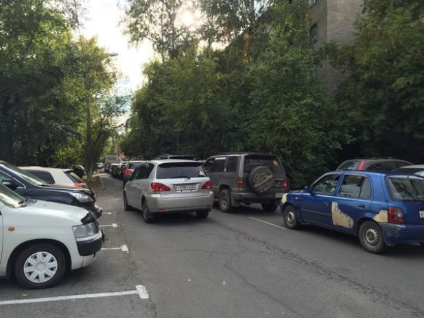 В День города в центре Барнаула образовалась огромная пробка.