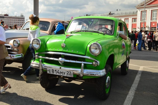 Выставка ретроавтомобилей в Барнауле. 5 сентября, 2015 года.