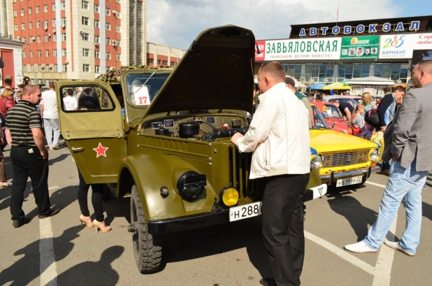 Выставка ретроавтомобилей в Барнауле. 5 сентября, 2015 года.