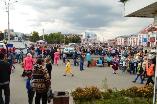 Выставка ретроавтомобилей в Барнауле. 5 сентября, 2015 года.