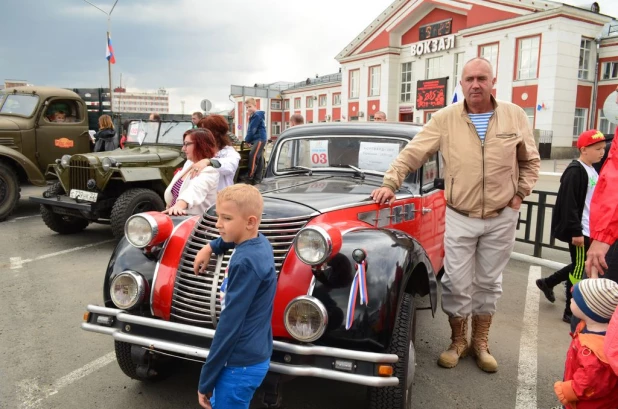 Выставка ретроавтомобилей в Барнауле. 5 сентября, 2015 года.