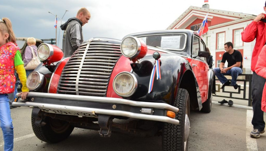 Выставка ретроавтомобилей в Барнауле. 5 сентября, 2015 года.