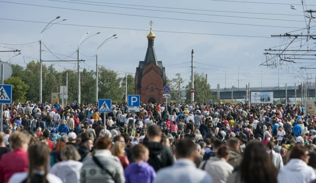 Авиашоу пилотажной группы "Стрижи". Барнаул, День города 5 сентября 2015 года.