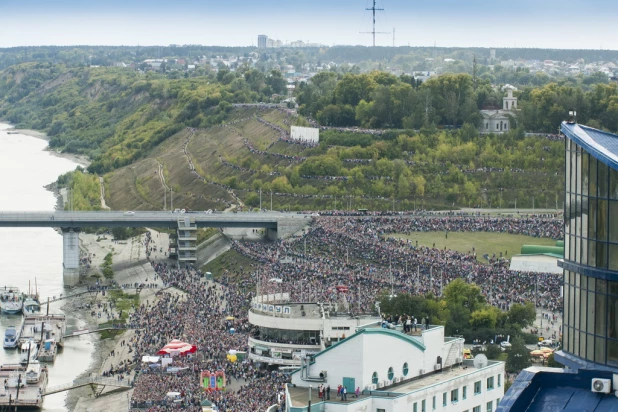 Авиашоу пилотажной группы "Стрижи". Барнаул, День города 5 сентября 2015 года.