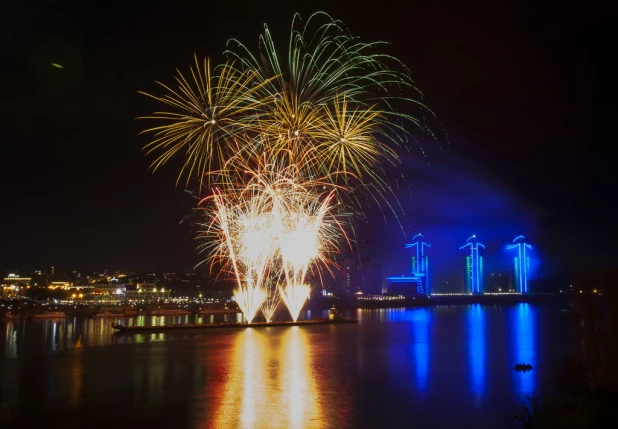 Шоу фейерверков в Барнауле на День города-2015.