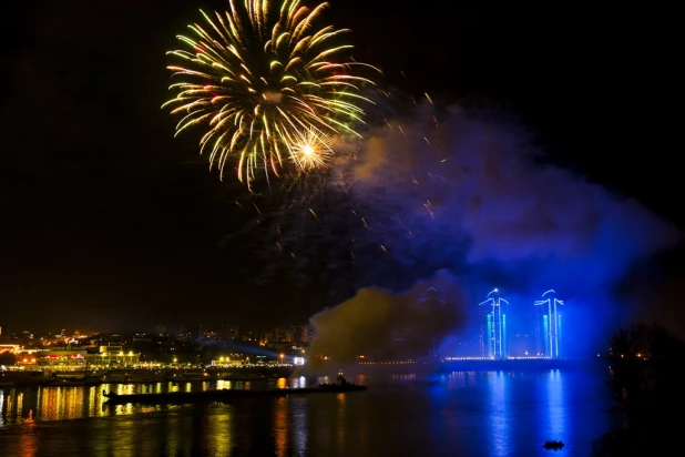 Шоу фейерверков в Барнауле на День города-2015.