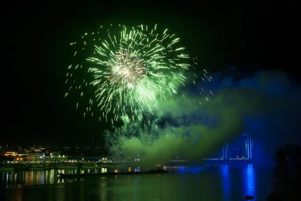 Шоу фейерверков в Барнауле на День города-2015.