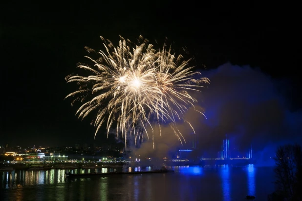 Шоу фейерверков в Барнауле на День города-2015.