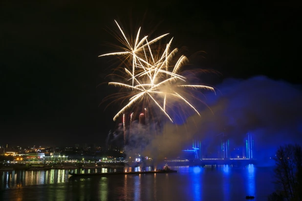 Шоу фейерверков в Барнауле на День города-2015.