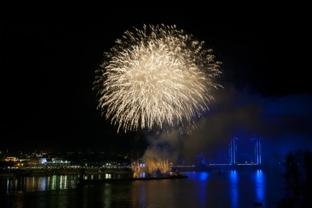 Шоу фейерверков в Барнауле на День города-2015.