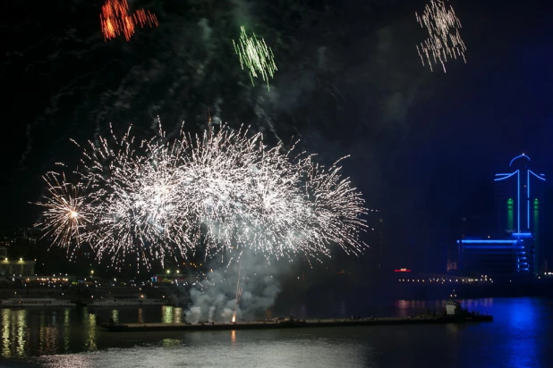 Шоу фейерверков в Барнауле на День города-2015.